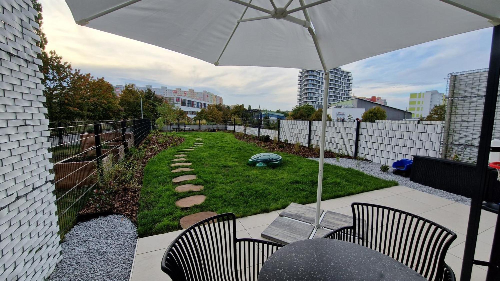 Beta Home - Garage, Air Condition, Garden, At Metro Прага Екстер'єр фото